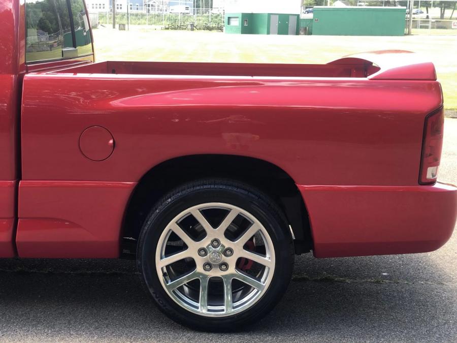 Детали экстерьера Dodge Ram SRT-10 2004 года  (фото 11 из 168)